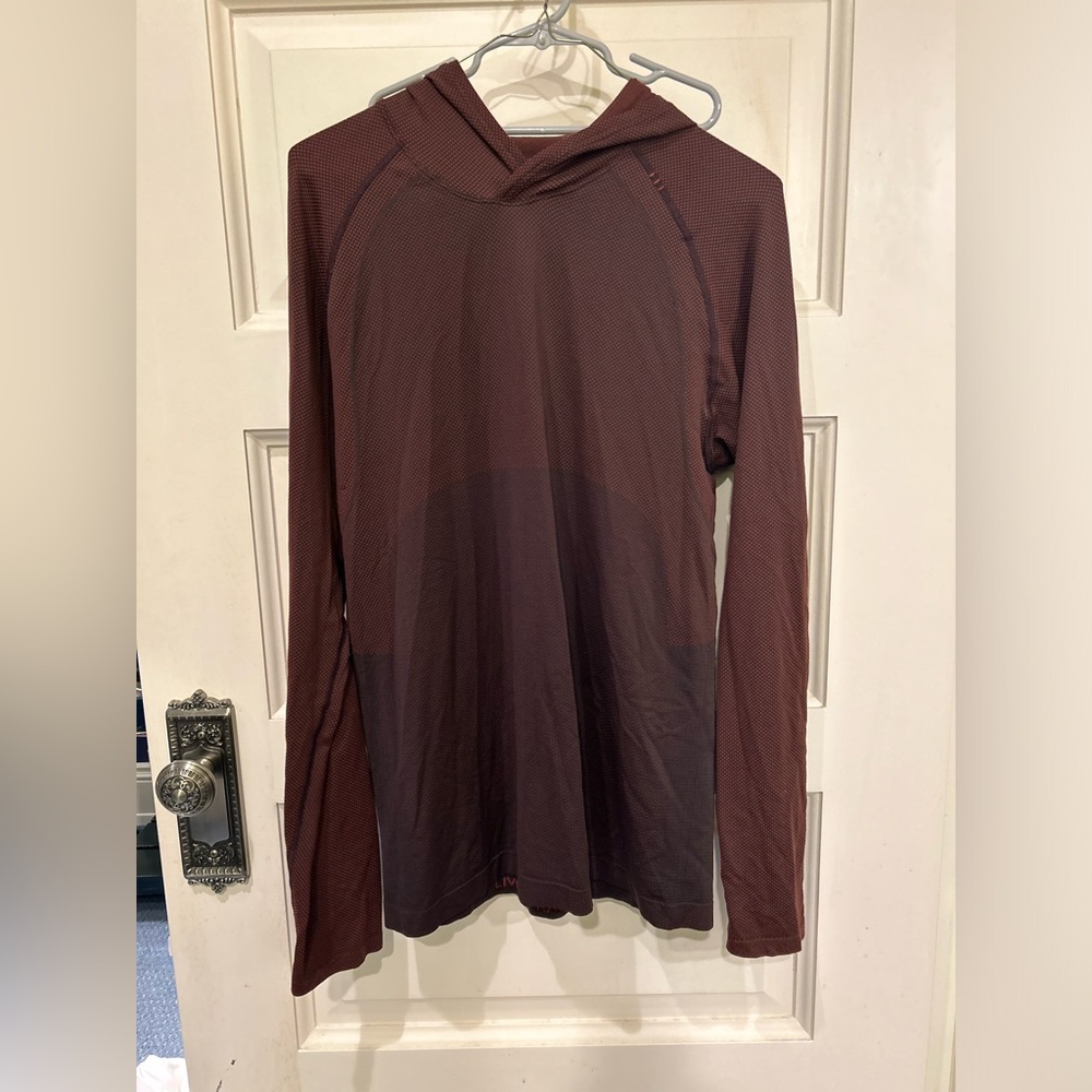 LULULEMON men’s maroon workout hoodie size small good condition